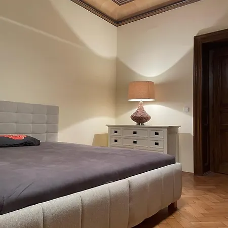 Minimal 4 Nights