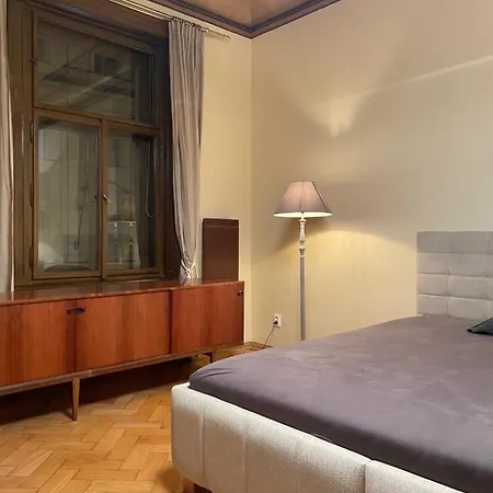 Minimal 4 Nights *